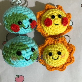 Móc khoá mặt trời trái đất len handmade, trái đất ôm mặt trời-QUYENVANSHOP