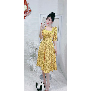 Đầm thiết kế cổ vuông phom lỡ