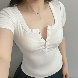 Áo Thun Form Ôm Body Cúc Bấm Tôn Dáng