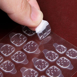 Miếng dán móng tay giả trong suốt