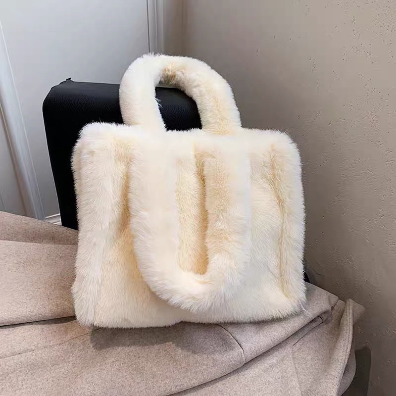 Túi stradivarius lông mịn