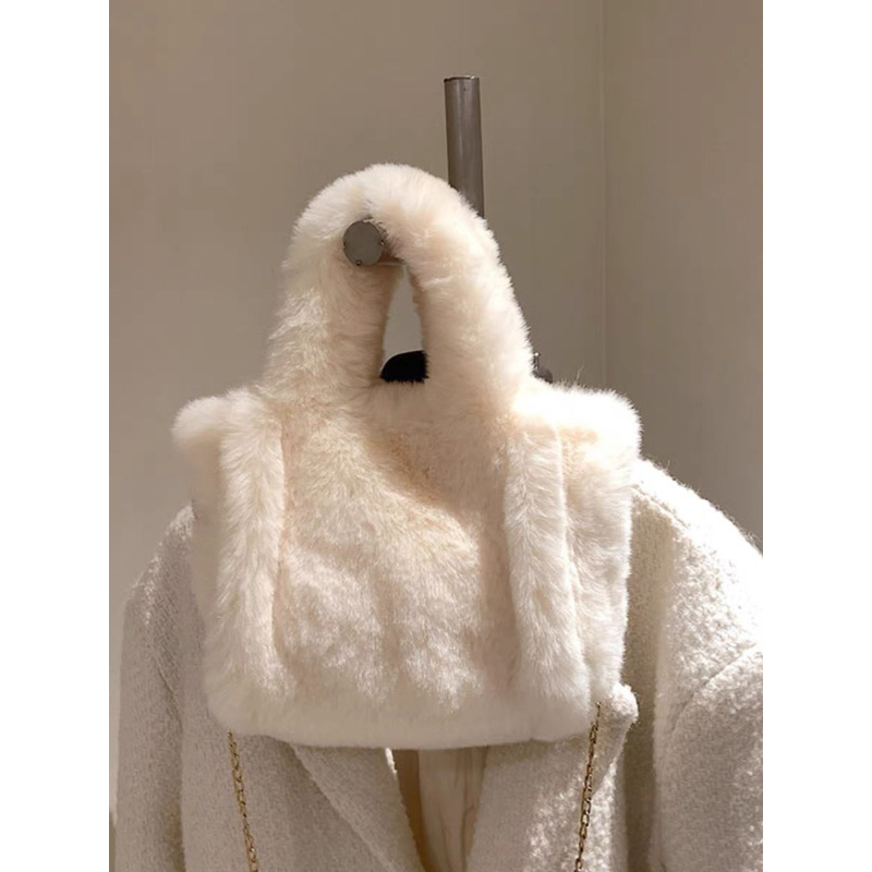 Túi stradivarius lông mịn