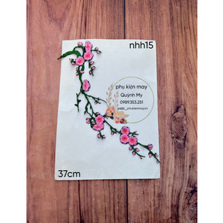 _ nhánh đào thêu xinh xắn