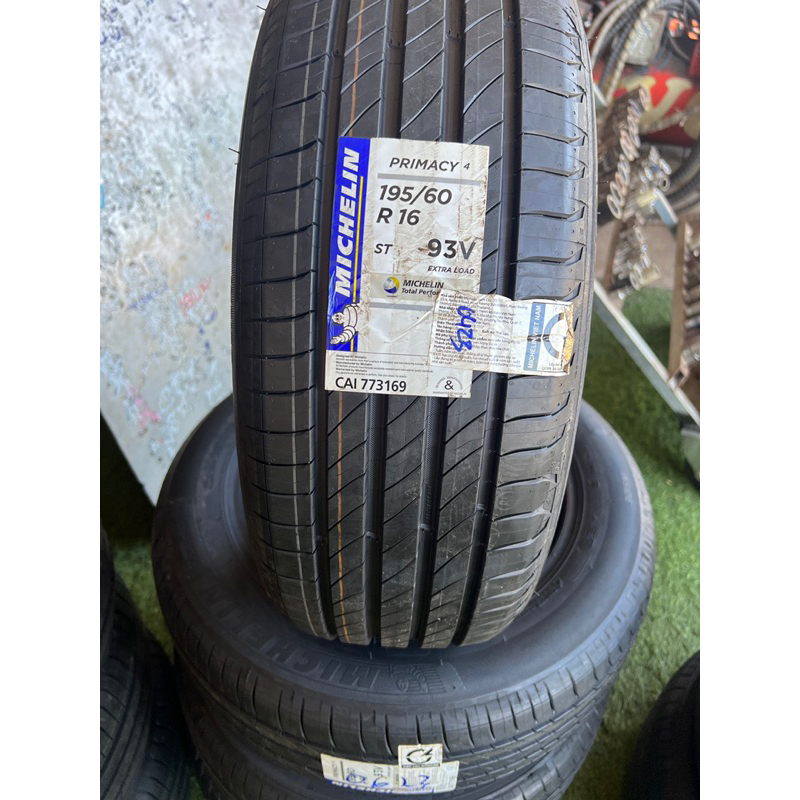 Vỏ lốp bánh xe Michelin 195/60R16 Primacy 4