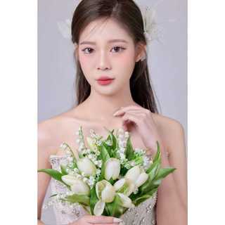 Hoa cầm tay cô dâu mix