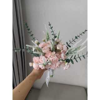 Hoa cầm tay cô dâu mix