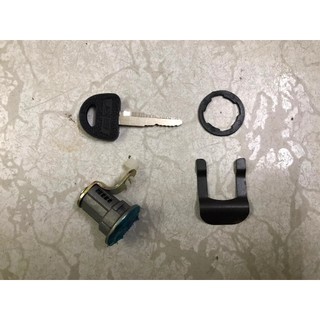 Ổ khóa cánh cửa Trước suzuki cóc ,suzuki 5 tạ /thaco/vinaxuki
