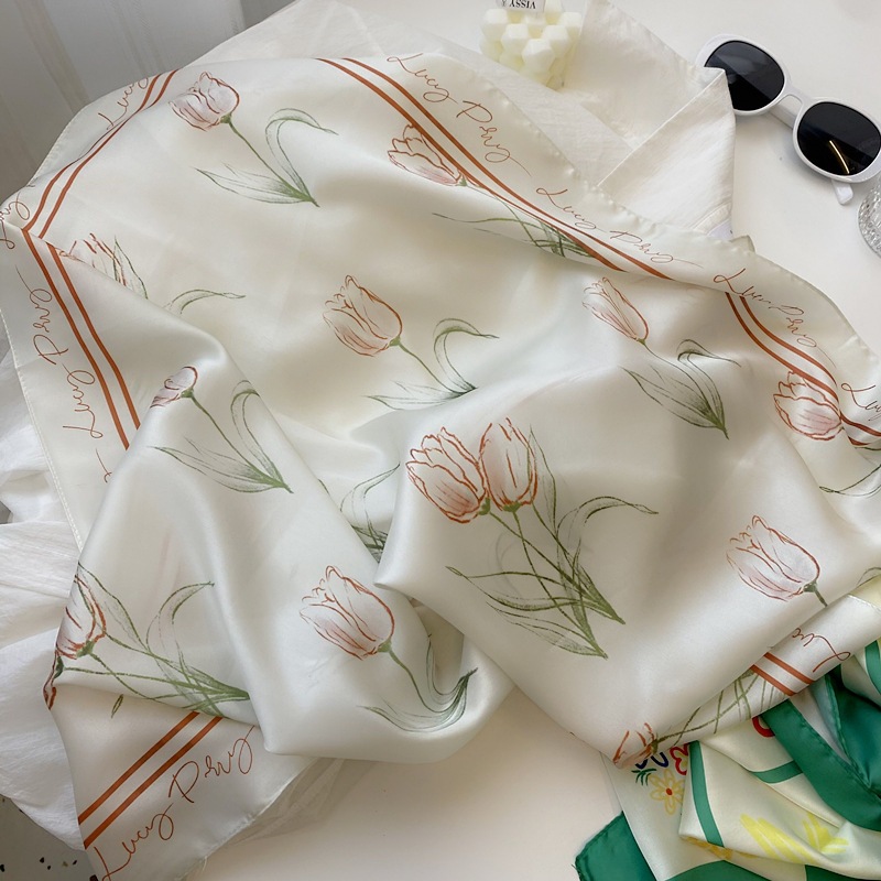 Khăn lụa vuông họa tiết cây vàng mùa thu kích thước 70x70cm klv 107 THYTHY STORE