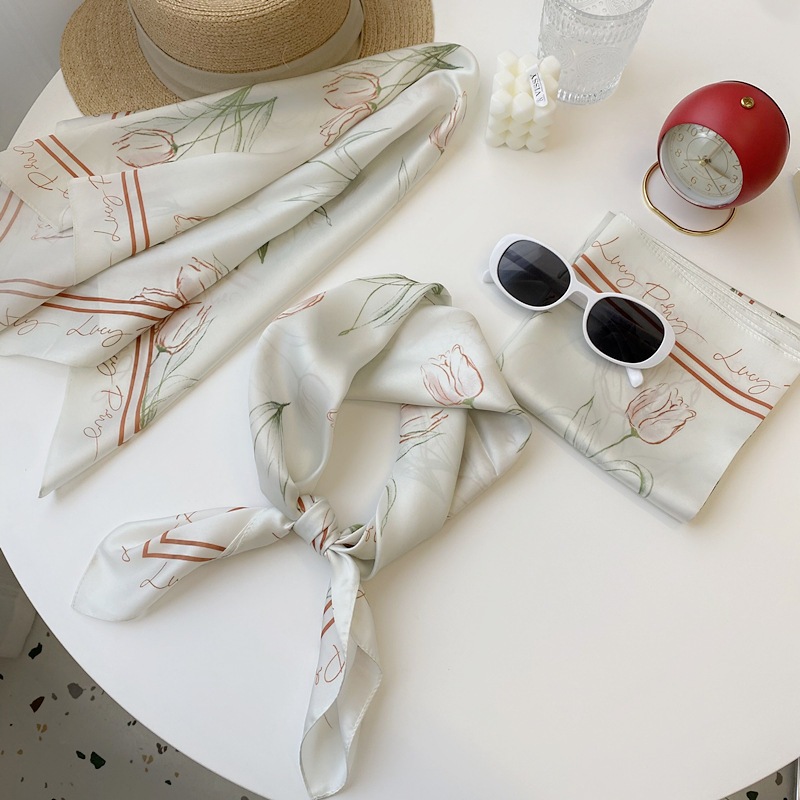 Khăn lụa vuông họa tiết cây vàng mùa thu kích thước 70x70cm klv 107 THYTHY STORE