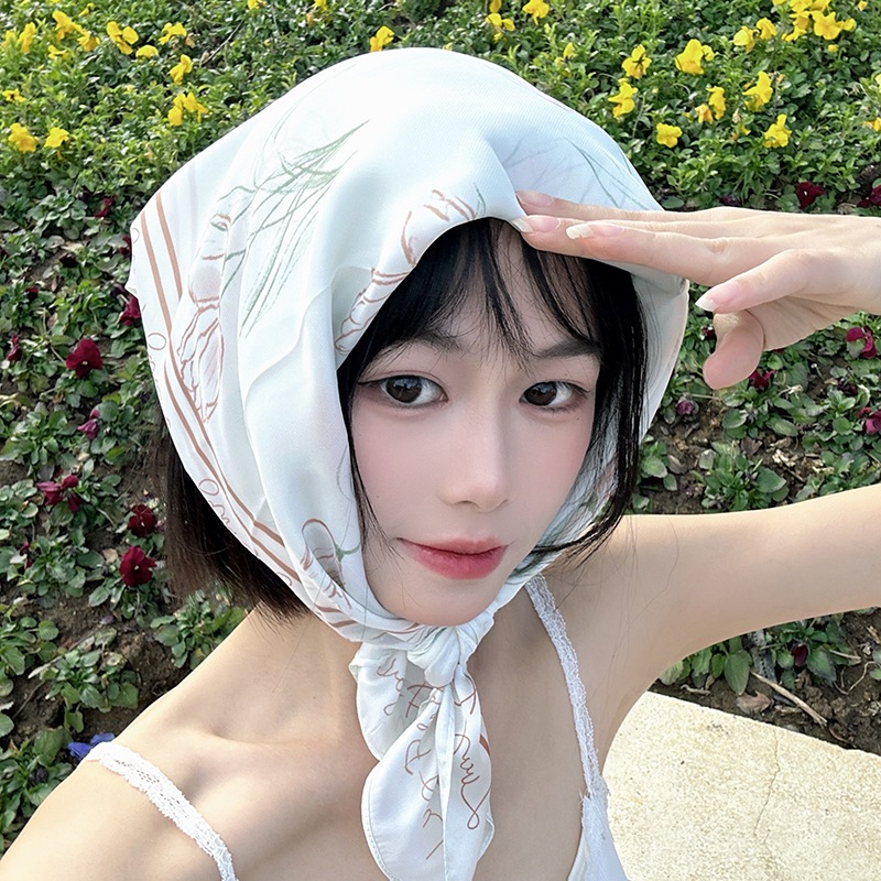 Khăn lụa vuông họa tiết cây vàng mùa thu kích thước 70x70cm klv 107 THYTHY STORE