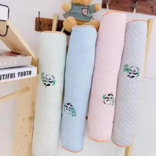 Gối ôm cho bé hình gấu trúc