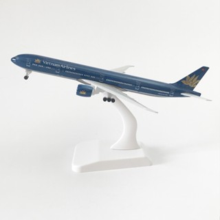 Mô hình máy bay Vietnam Airlines Boeing 777 KAVY bằng hợp kim nguyên khối có chân đế, bánh xe 20 cm