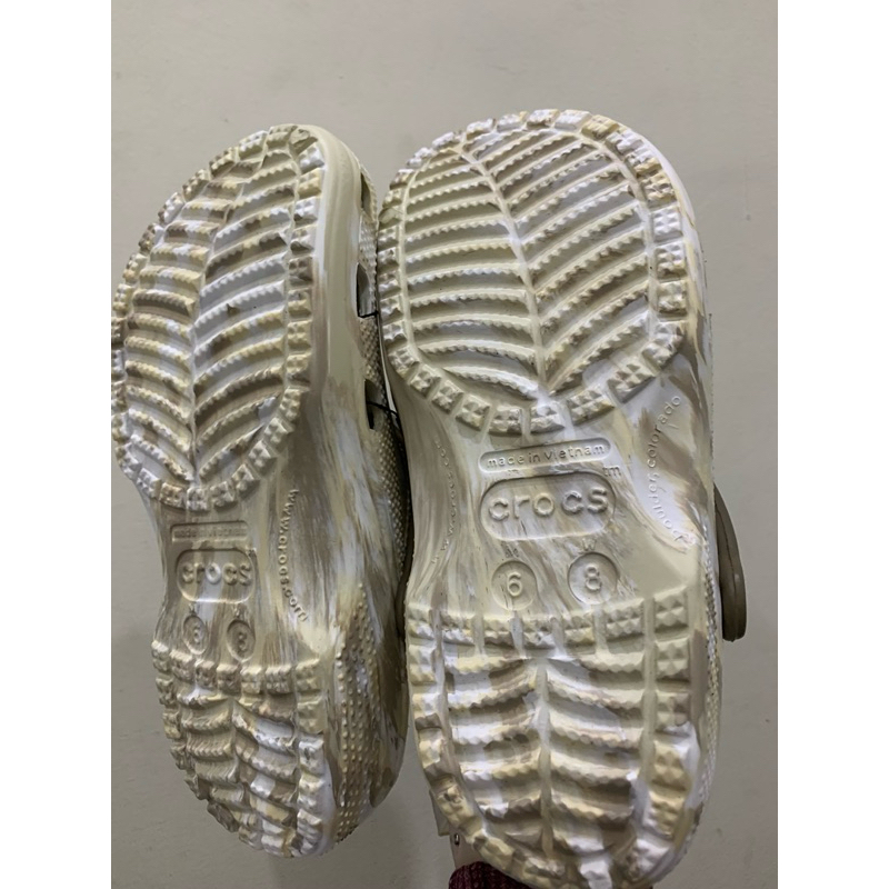 SỤC CROCS LOANG SỮA BẢO HÀNH KEO 6 THÁNG TẶNG KÈM STICKER | BigBuy360 - bigbuy360.vn