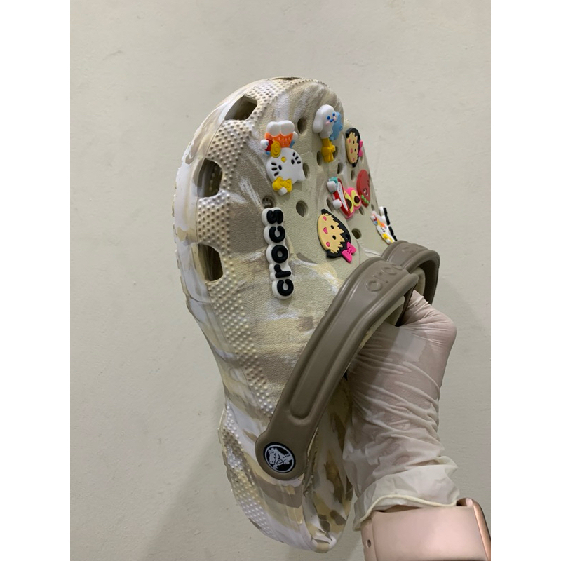 SỤC CROCS LOANG SỮA BẢO HÀNH KEO 6 THÁNG TẶNG KÈM STICKER | BigBuy360 - bigbuy360.vn