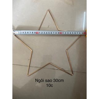 Khung sắt sơn vàng họa tiết là Dreamcatcher, macrame, đồ trang trí handmade