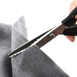 Kéo răng cưa nhọn tam giác dùng cắt giấy, vải nỉ size 5mm loại tốt có hộp-DREAM