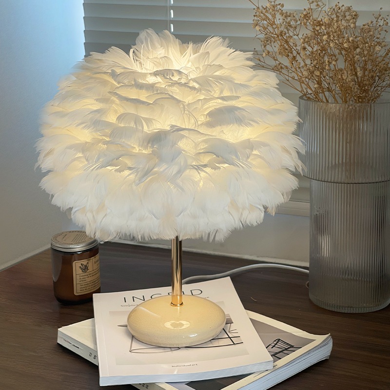 Đèn ngủ lông vũ đế sứ phong cách Bắc Âu sang trọng trang trí phòng khách phòng ngủ DN249