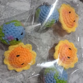 MÓC KHOÁ TRÁI ĐẤT/ MẶT TRỜI LEN HANDMADE