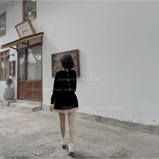 MEII STUDIOS - Váy nhung đen phối cổ be