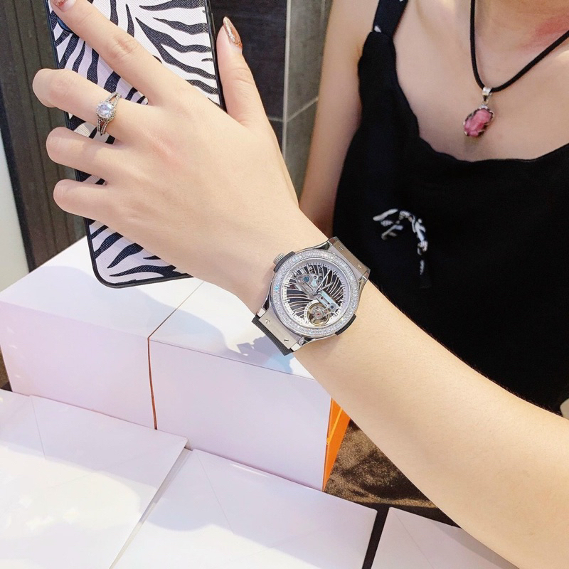 Đồng Hồ nữ Hanboro By Huboler Mặt Tròn Lộ Cơ đính đá chính hãng dây cao su