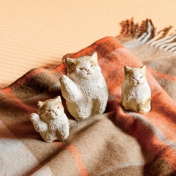 Tượng Mèo Shigaraki giơ tay phải - MARUI SEITOU