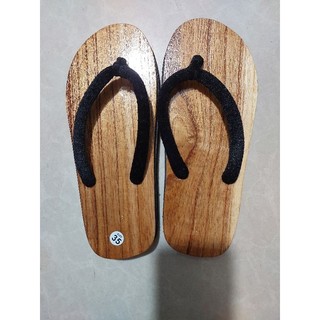 Dép gỗ coi tròn nhung.
