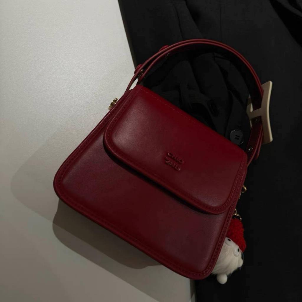 𝐁𝐥𝐚𝐮𝐞𝐁𝐥𝐮𝐦𝐞🦋 (Có kèm charm) Chio 2nd Red Square Lady Handlebag