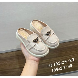 sục cho bé  gái