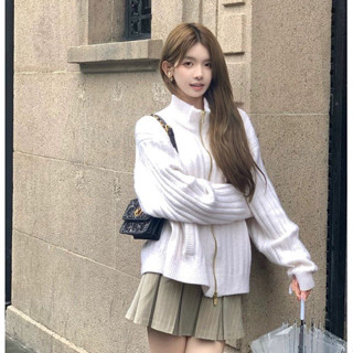 Áo len trắng dệt kim cổ cao, có khoá kéo dễ phối đồ hàng Quảng Châu