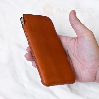 Bao da điện thoại chế tác thủ công thiết kế tỉ mỉ trong từng chi tiết, chất liệu da bò handmade