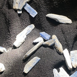 Kyanite thô
