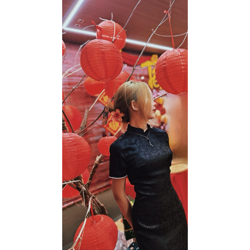 Sườn xám gấm đen