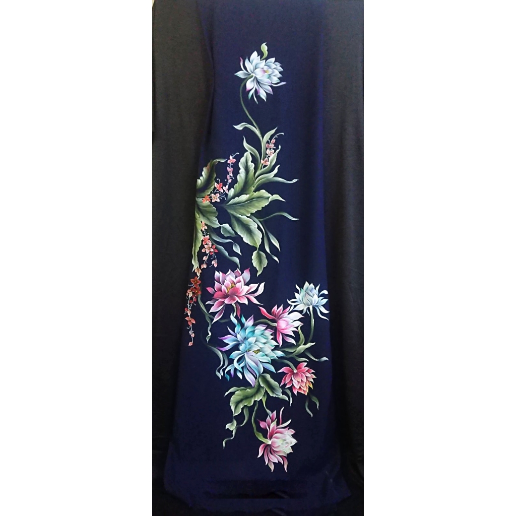 Áo Dài vẽ tay 100%. Chất liệu: Lụa. Mẫu: Bách Diệp Trường Cửu - Biểu tượng của sự quý phái, trường t