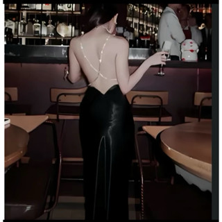 Đầm Lụa Dự Tiệc Dáng Dài Cổ Đổ Dây Đá Sang Trọng - Váy Lụa Cổ Đổ Hở Lưng Dây Đá Dáng Dài Mẫu Mới 2023