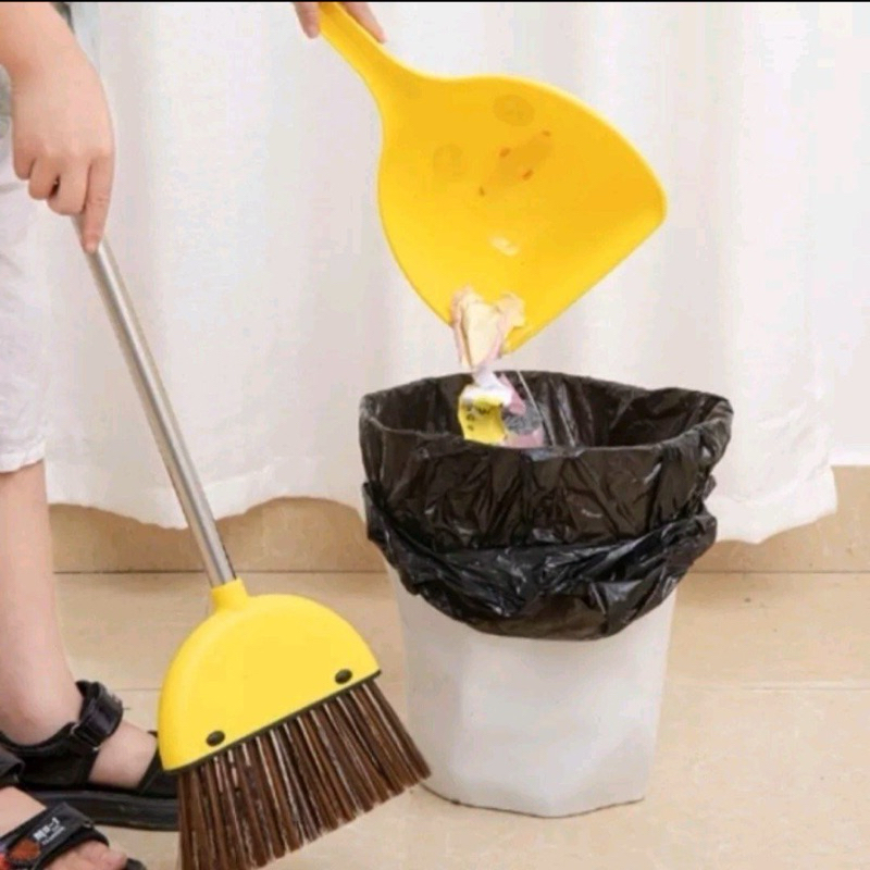 set quét dọn vịt vàng 2 món