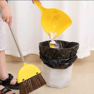set quét dọn vịt vàng 2 món