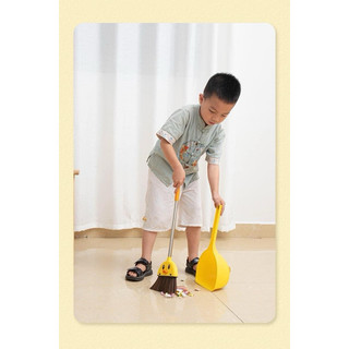 set quét dọn vịt vàng 2 món