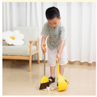 set quét dọn vịt vàng 2 món