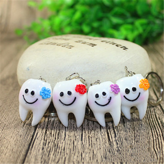 MÓC KHÓA HÌNH CÁI RĂNG DỄ THƯƠNG