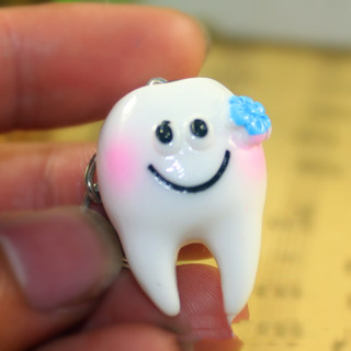 MÓC KHÓA HÌNH CÁI RĂNG DỄ THƯƠNG