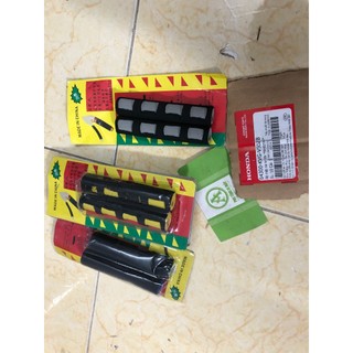 1 Cặp Bọc Tay Thắng Xe Máy bằng mút ( màu ngẫu nhiên )
