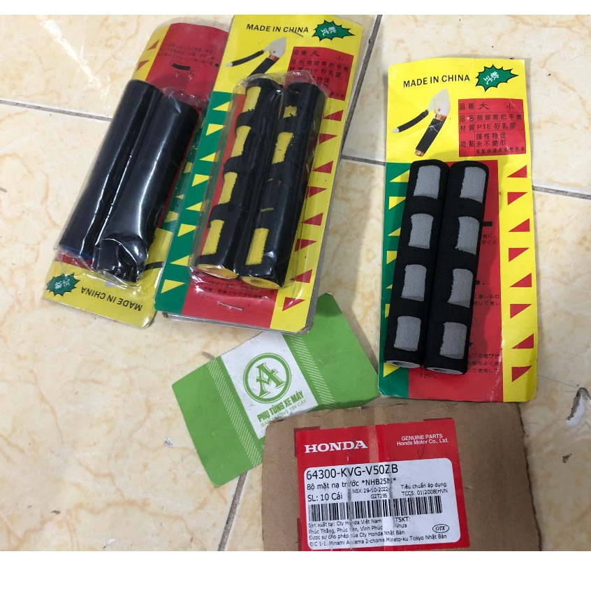 1 Cặp Bọc Tay Thắng Xe Máy bằng mút ( màu ngẫu nhiên )