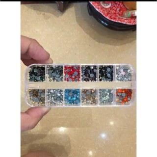 đá nhựa khay 12 mầu ( phụ kiện nail mi )