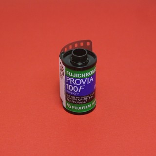 Film chụp ảnh outdate Fujichrome Provia 100F