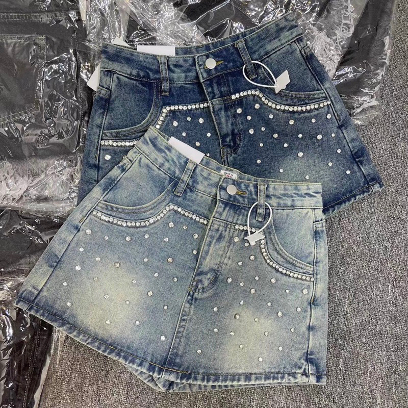 Quần jeans giả váy đính đá phong cách thời trang nữ tính