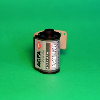 Film chụp ảnh outdate Agfapan APX 400