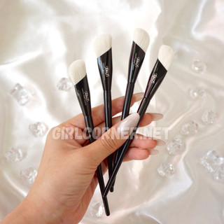 Cọ che khuyết điểm Feather B Angled
