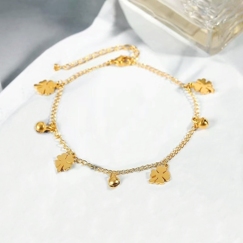 Lắc chân titan nữ không đen gỉ mặt cỏ bốn lá may mắn có chuông cá tính