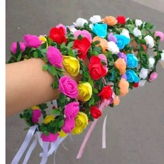 Vòng hoa đội đầu cho nhóm múa, dâng hoa, chụp kỉ yếu