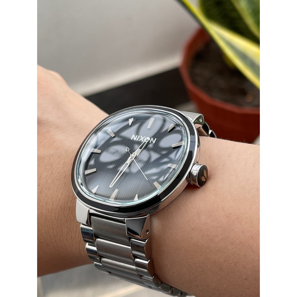 Đồng hồ nam Nixon mặt sọc chạy pin hàng Nhật